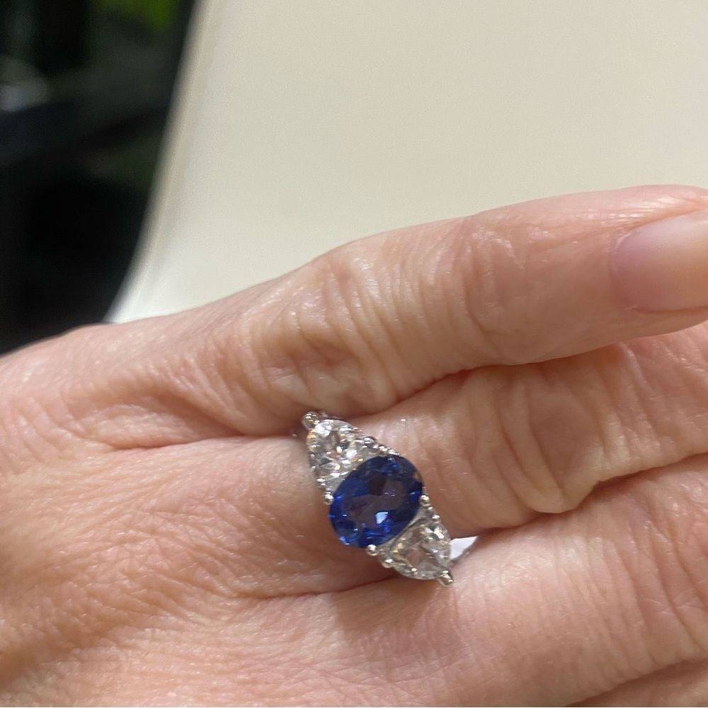 Avon Nataliya V. Collister Sterling silver ring with sapphire style stone size 5